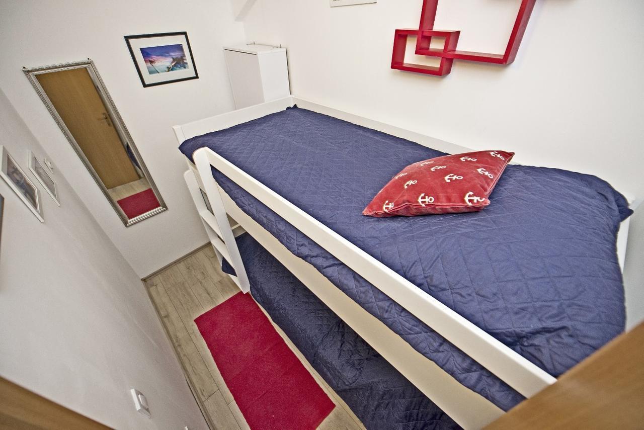 Holiday Home Listesi 1 トロギール エクステリア 写真