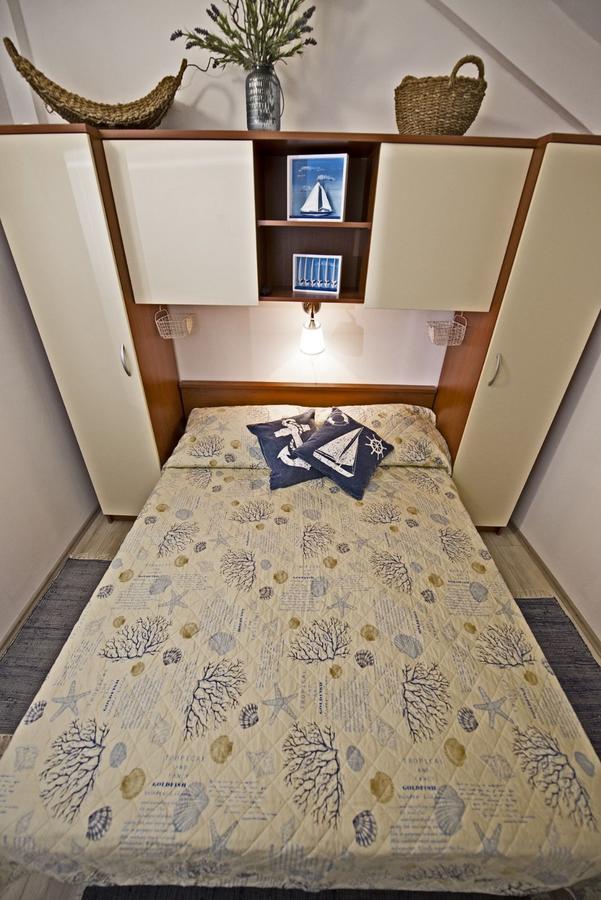 Holiday Home Listesi 1 トロギール エクステリア 写真