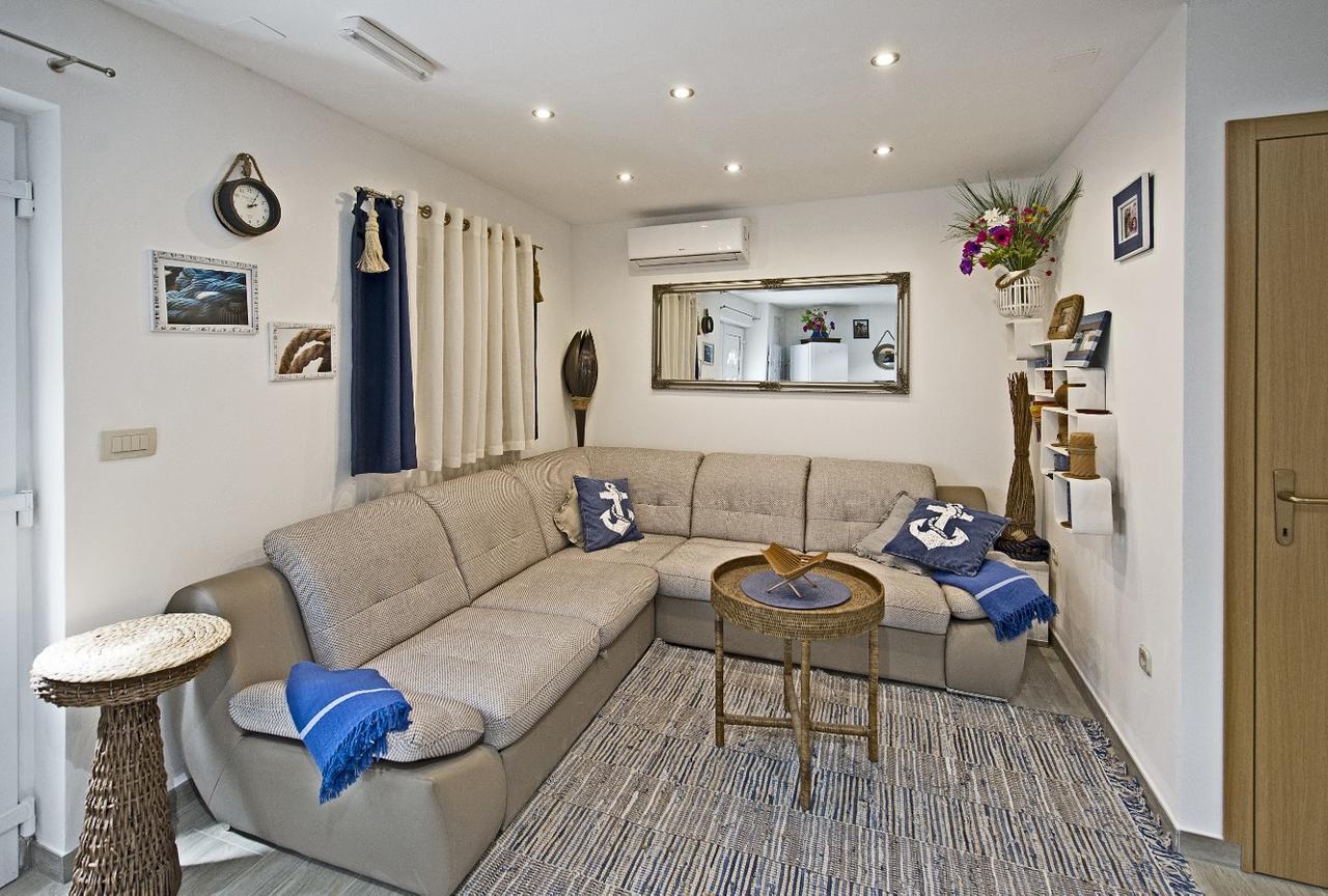 Holiday Home Listesi 1 トロギール エクステリア 写真