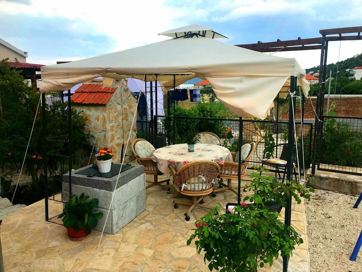 Holiday Home Listesi 1 トロギール エクステリア 写真